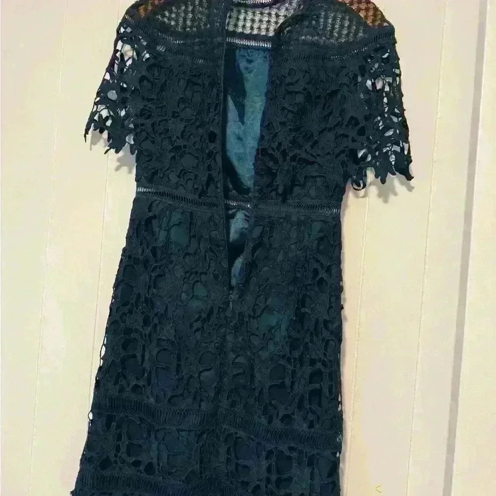 Chi Chi London lace high neck mini dress in green - Picture 3 of 6